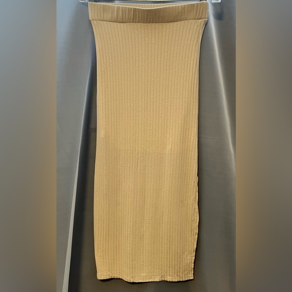 High Waisted Rib Skirt with Slit - Picture 2 of 4